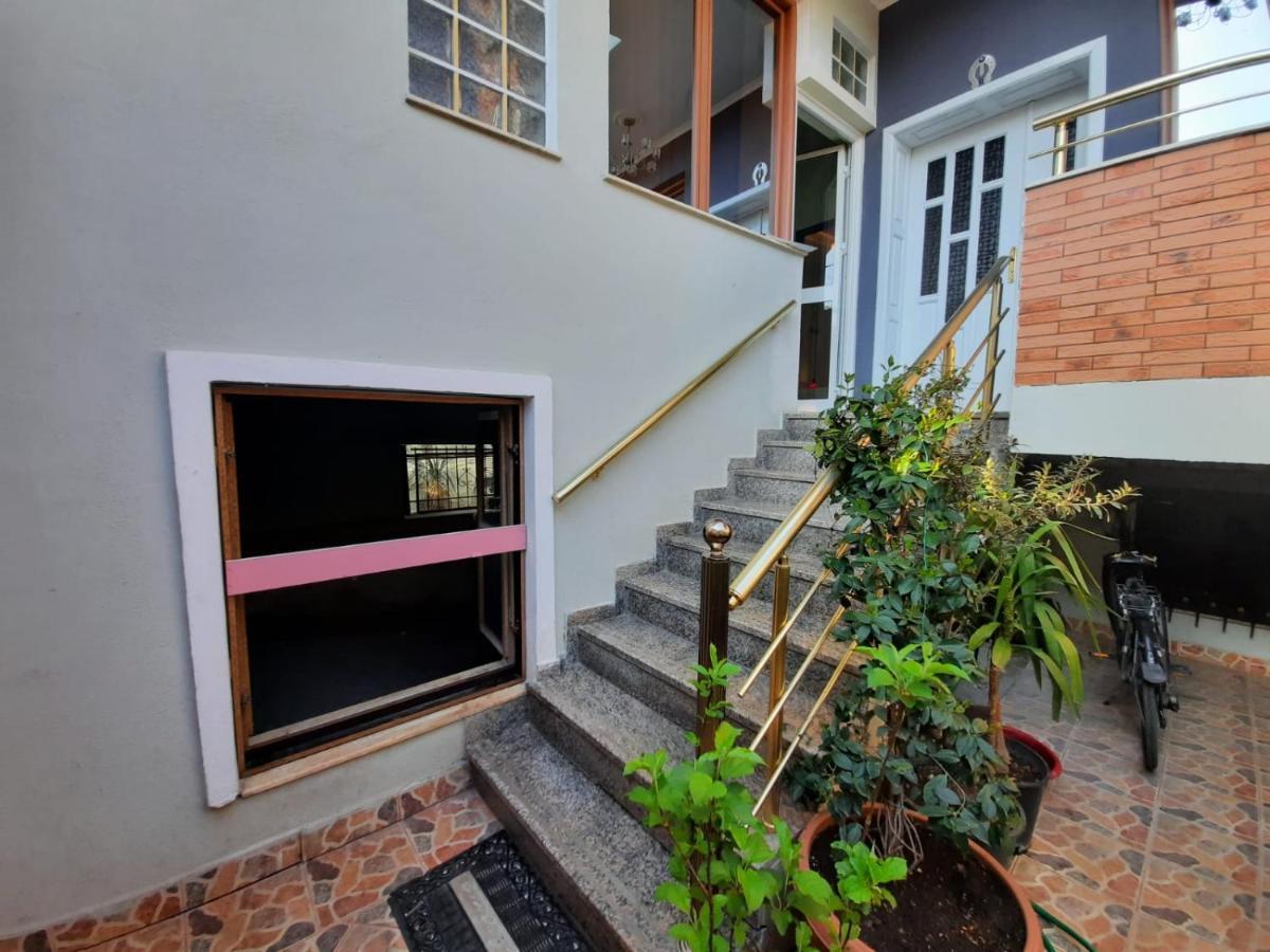 Villa 53 Тирана Экстерьер фото